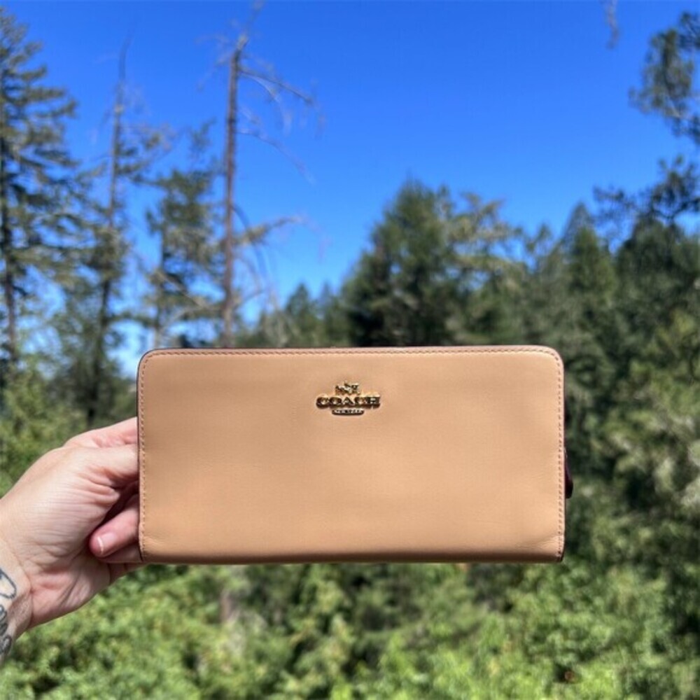 COACH Beige Brown Smooth Leather Bifold Wallet with Gold Hardware AUTHENTIC